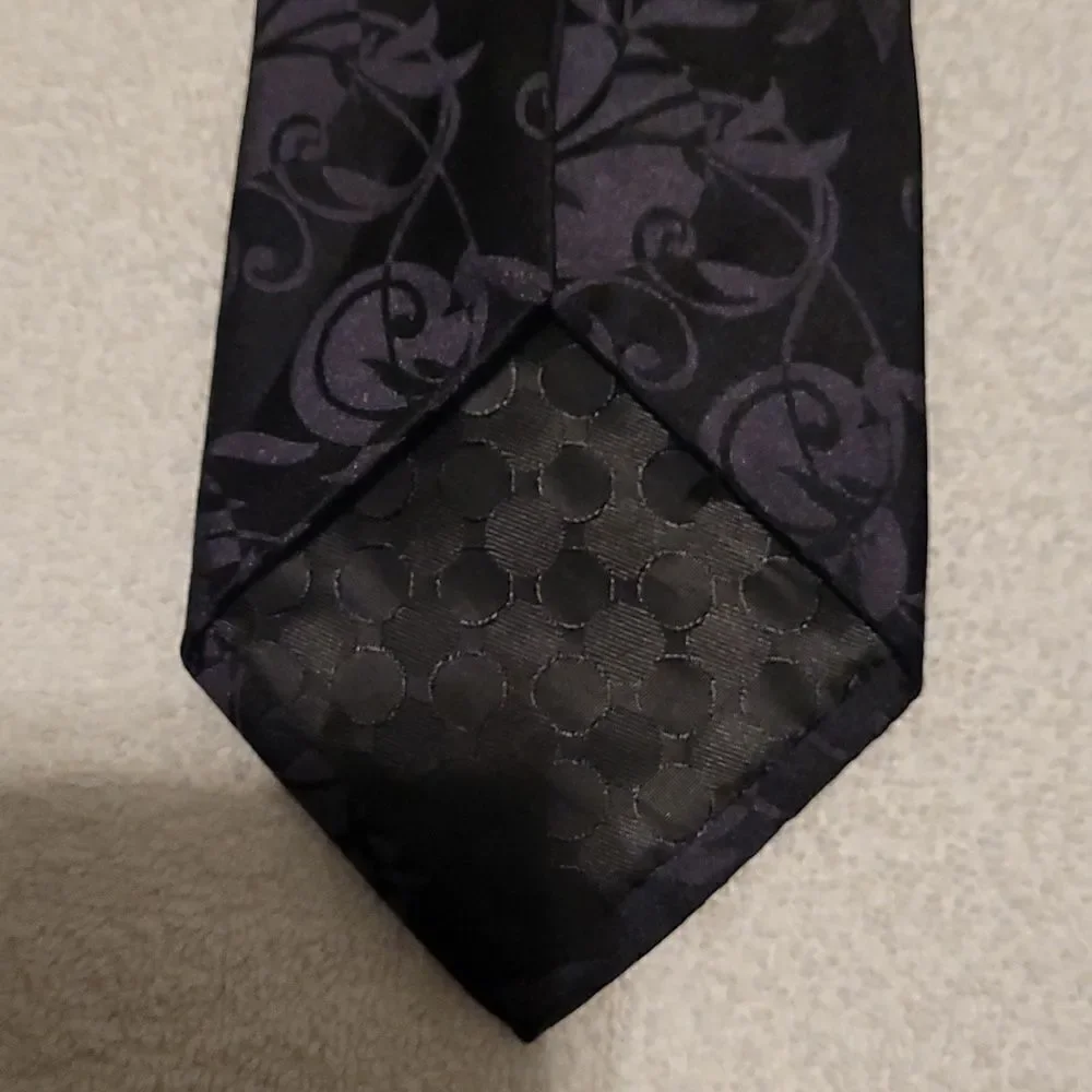 ‎Perry Ellis portfolio all silk black tie